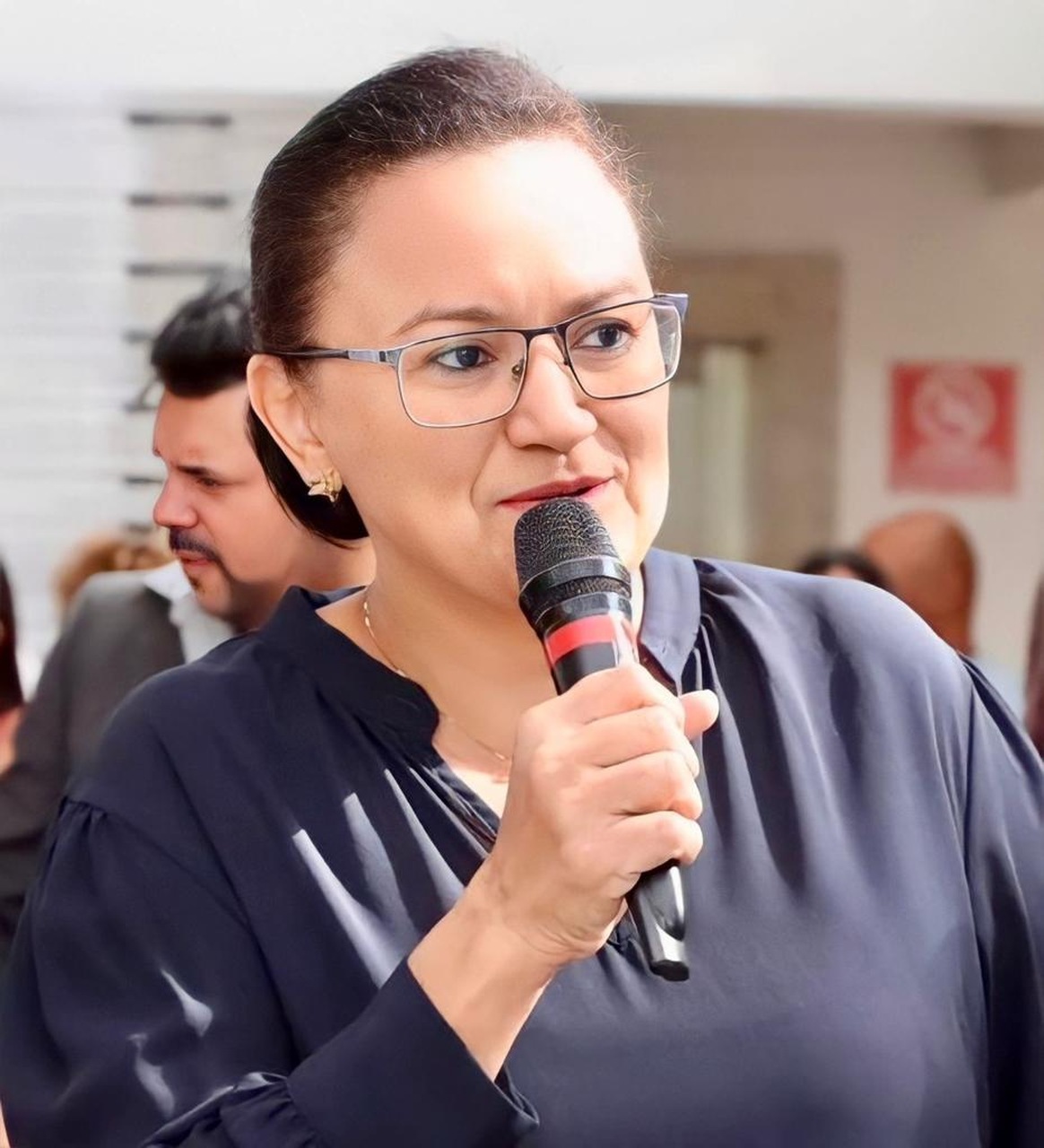 Vereadora Professora Iolanda Castro apresenta projeto que institui tradução simultânea em Libras na Câmara de Palmas