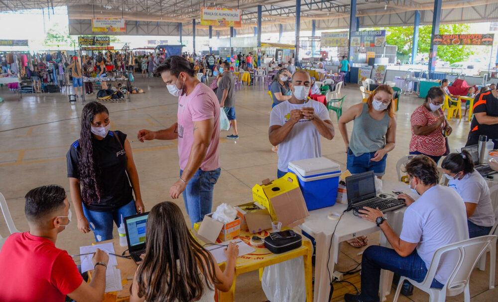 Em Palmas, Saúde leva vacinação contra gripe e covid para Feira do Jardim Aureny I, no domingo (07)
