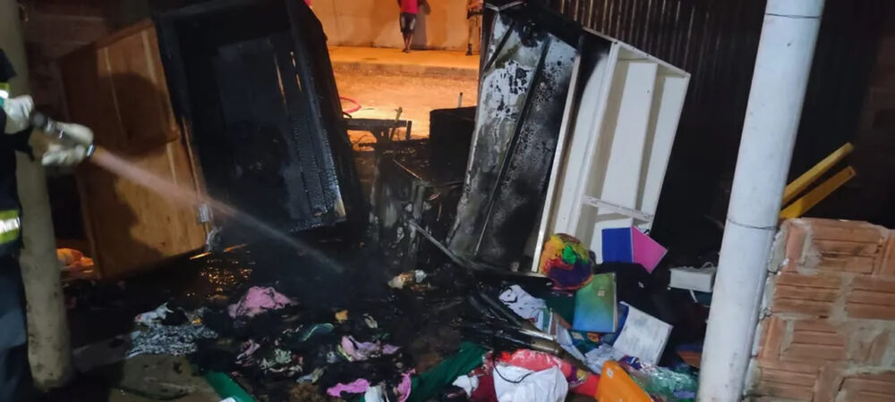 Em Paraíso do Tocantins: Homem é preso após incendiar móveis, eletrodomésticos e roupas da esposa por não aceitar término