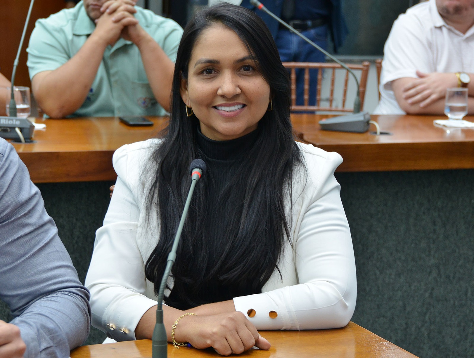 Deputada Vanda anuncia R$ 1 milhão para saúde, mobiliza deputados em prol da construção do hospital municipal e requer plano para fixar médicos especialistas no interior