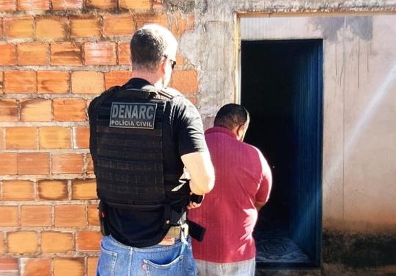 Casal que usava a própria casa como ponto de venda de drogas é preso por tráfico em Araguaína