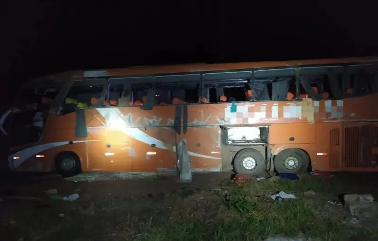 Tragédia na BR-153: Ônibus tomba e três vidas são perdidas entre Miranorte e Barrolândia