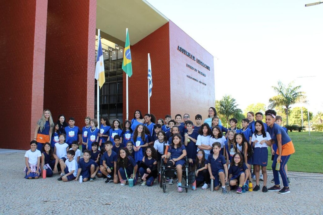 Janad Valcari apresenta Assembleia Legislativa para alunos da escola Vagalume de Palmas. - Foto: Euzébio Silva