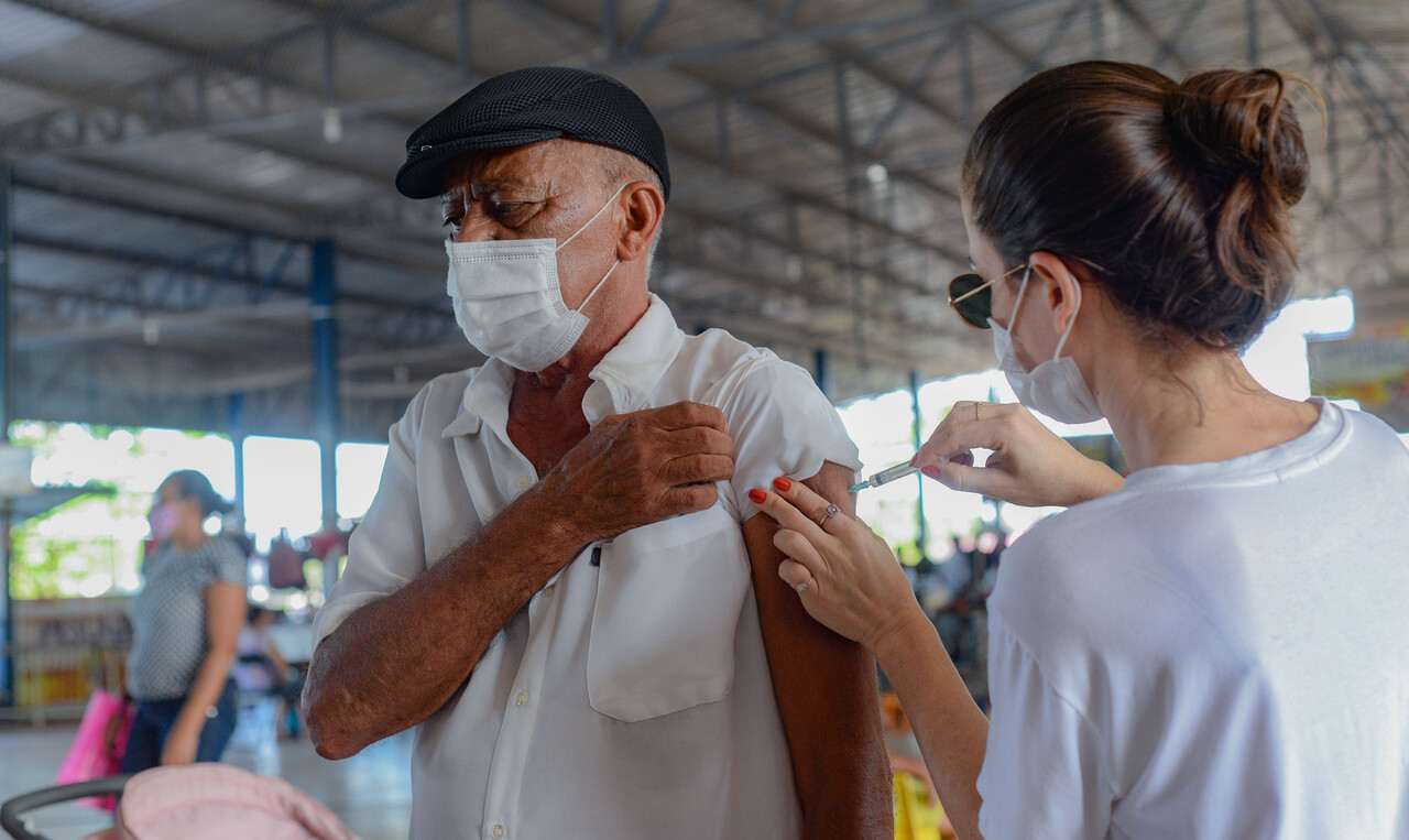 Feira do Aureny I, na região sul de Palmas, recebe equipes de vacinação neste final de semana