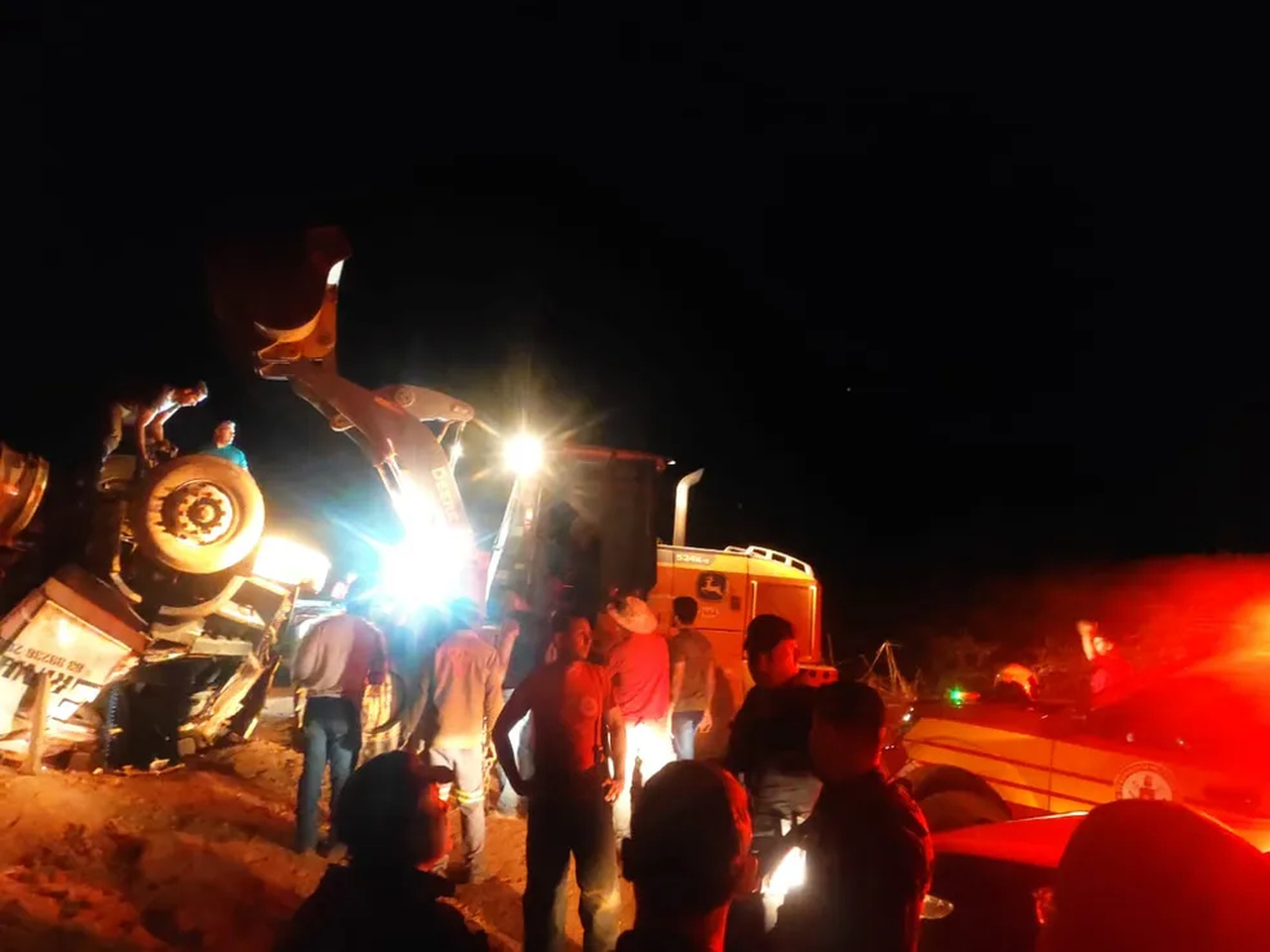 Caminhoneiro é resgatado com vida após horas de operação de resgate no sul do Tocantins