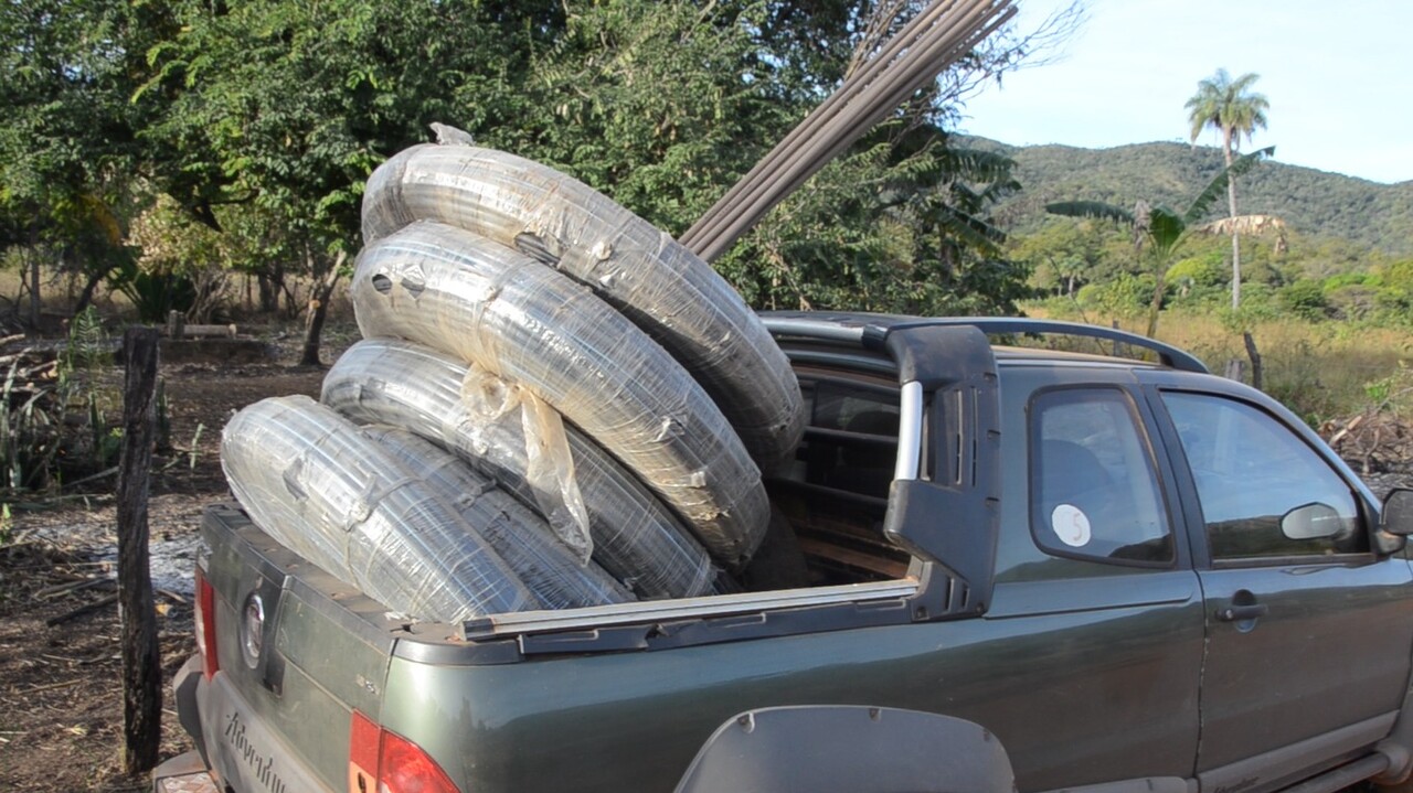 Homem é preso por furtar mais de 7.000 metros de mangueira e outros objetos de uma associação em Monte do Carmo