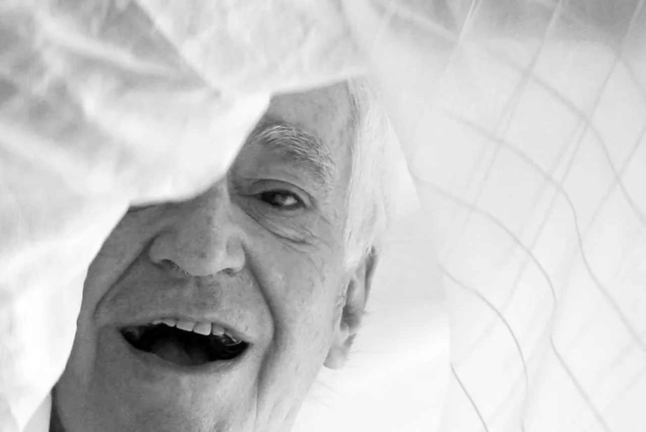 Zé Celso, diretor que mudou a arte brasileira com o Teatro Oficina, morre aos 86 anos