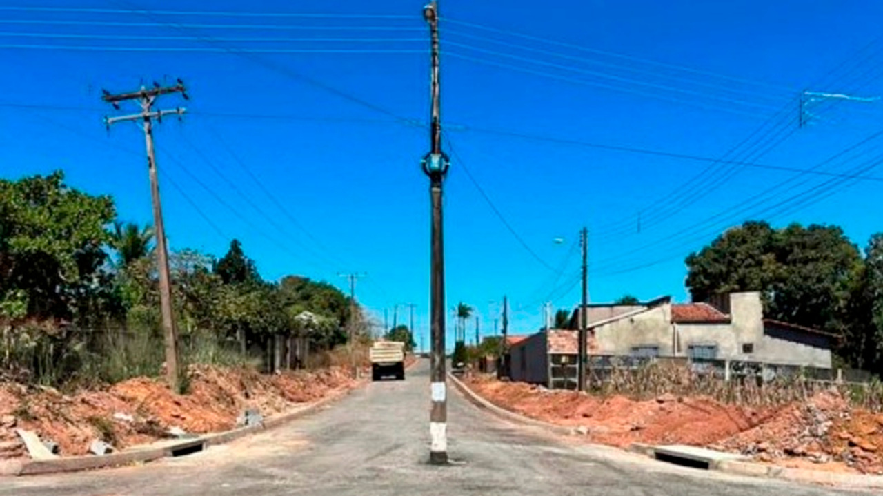 Companhia de energia elétrica é acionada pelo MPTO para retirar poste instalado no meio de via pública em Colinas