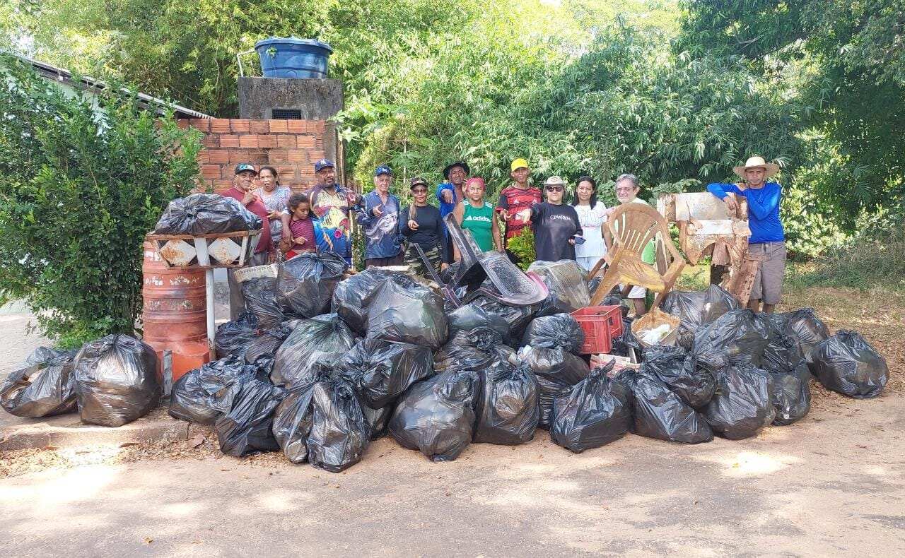 Ação conjunta de limpeza retira cerca de uma tonelada de resíduos do Rio Lontra, em Araguaína