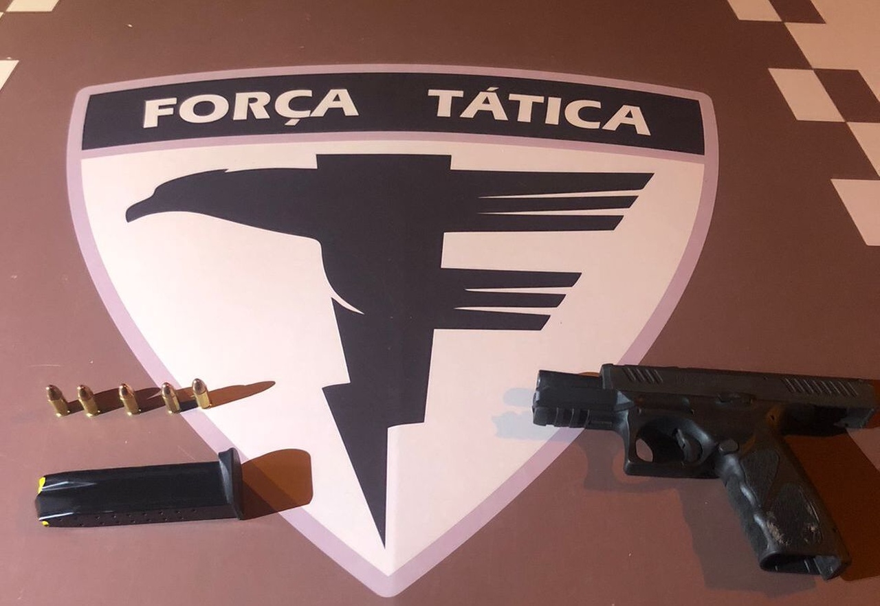 Policiais militares do 6º Batalhão prendem homem por porte ilegal de arma de fogo em residência do setor Morada do Sol III, na região Sul de Palmas