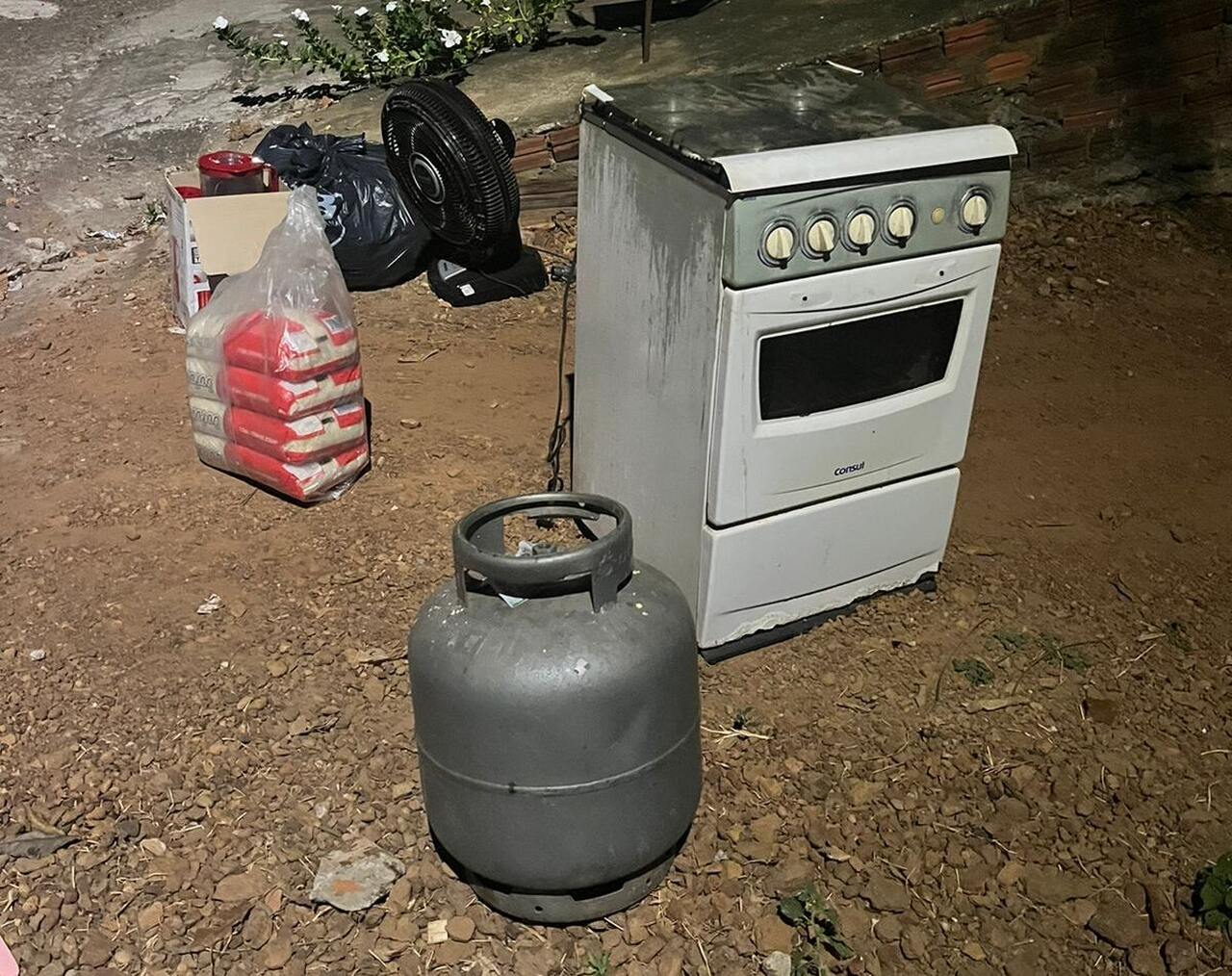 Policiais militares de Força Tática do 6°BPM prendem suspeito de furtar objetos de uma residência no setor Aureny IV, na região Sul de Palmas