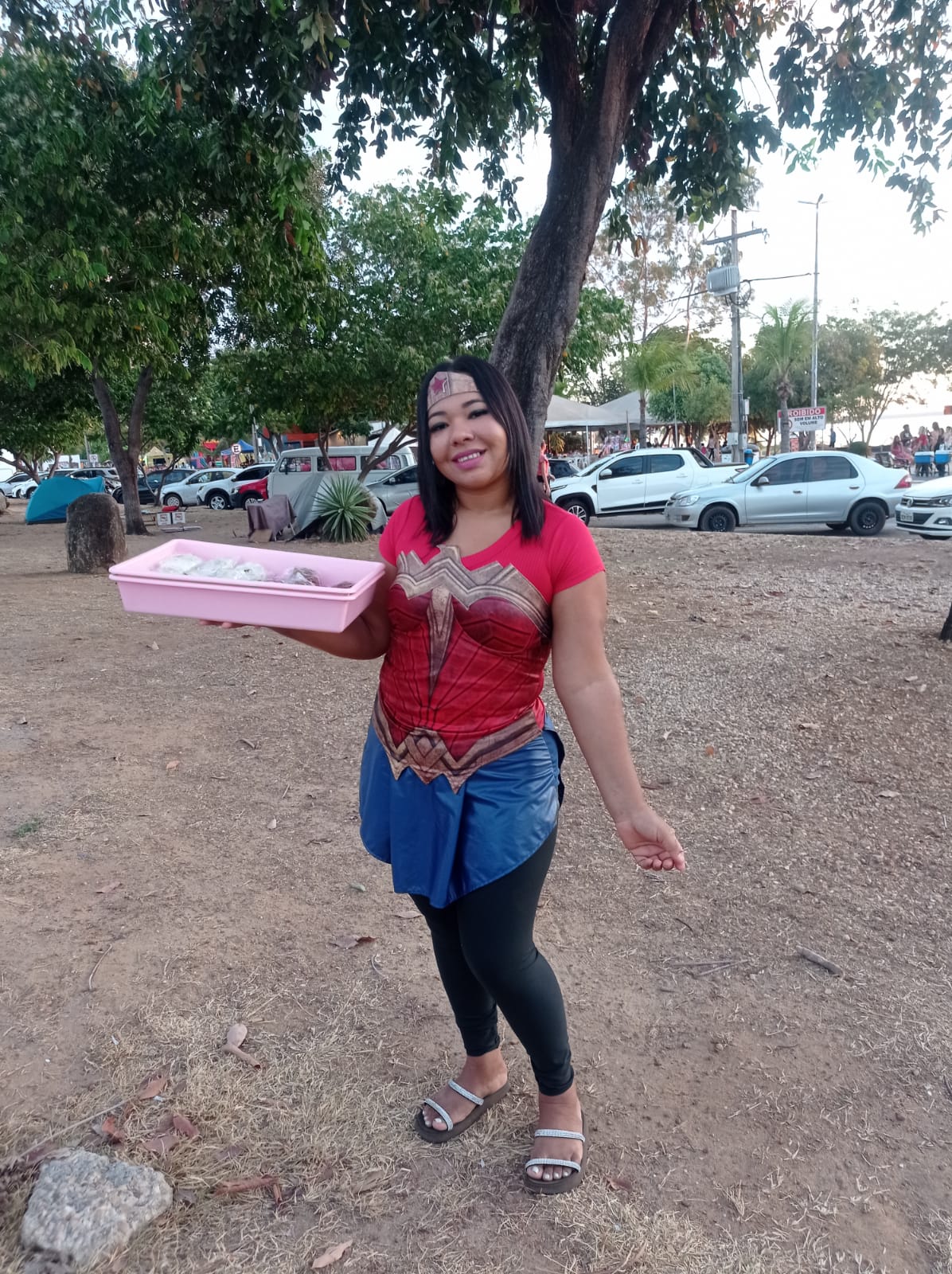 Mulher-Maravilha: Conheça a história da mãe super-heroína que vende doces para ajudar o filho com doença rara em Palmas