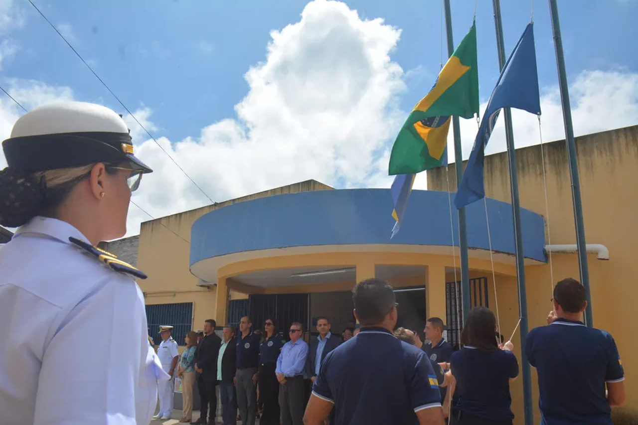 Governo publica decreto que revoga programa de escolas cívico-militares