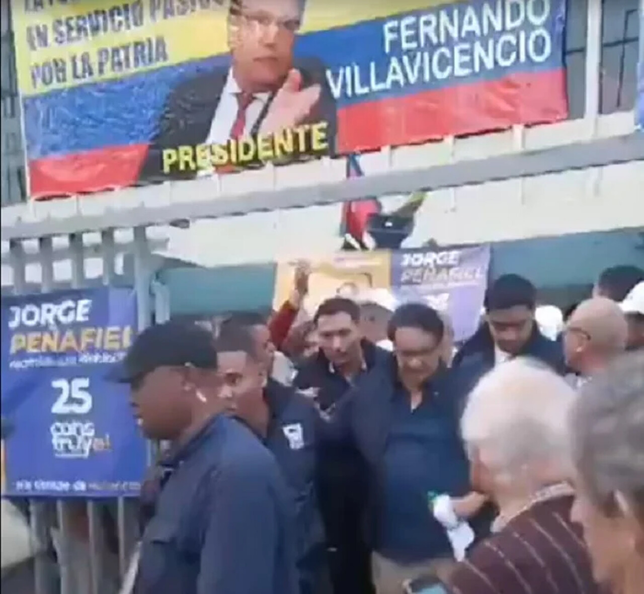 Vídeo mostra momento em que candidato à presidência do Equador morre em atentado a tiros; Assista