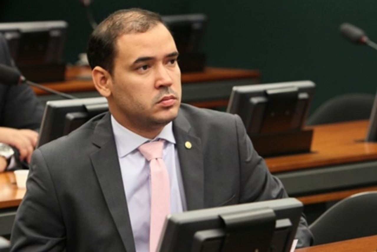 Estadão revela que deputado federal do Tocantins usou dinheiro da cota parlamentar para comprar um carro de R$ 100 mil para irmã