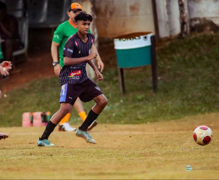 Adolescente destaque na iniciação esportiva do Tocantins alcança posição de atacante no clube Independência de Goiás