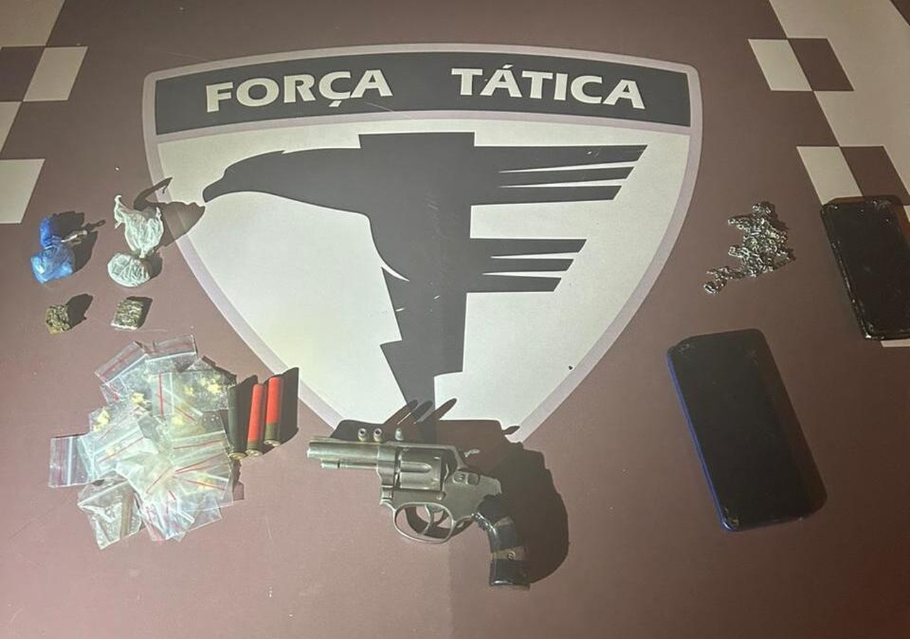 Policiais Militares da Força Tática do 6° BPM prendem dupla por tráfico de drogas, porte ilegal de arma de fogo e recupera veículo roubado no Aureny IV, em Palmas