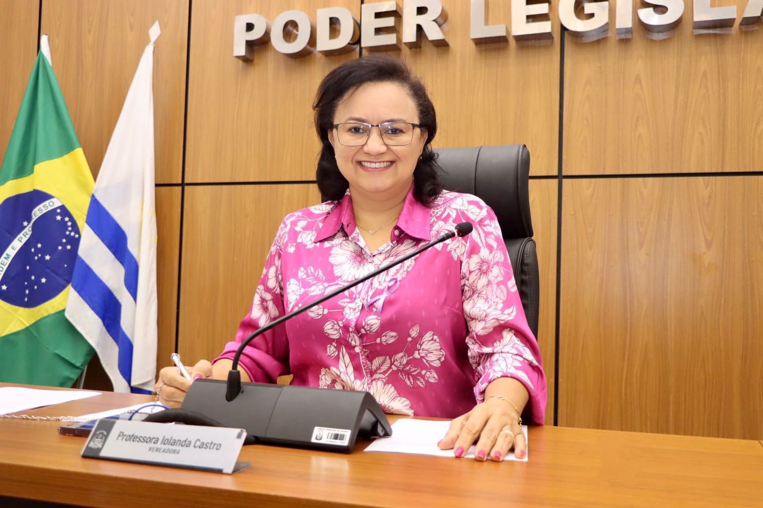 Vereadora Professora Iolanda Castro busca melhorias para a comunidade com requerimento de reforma da praça no setor Bela Vista, em Palmas
