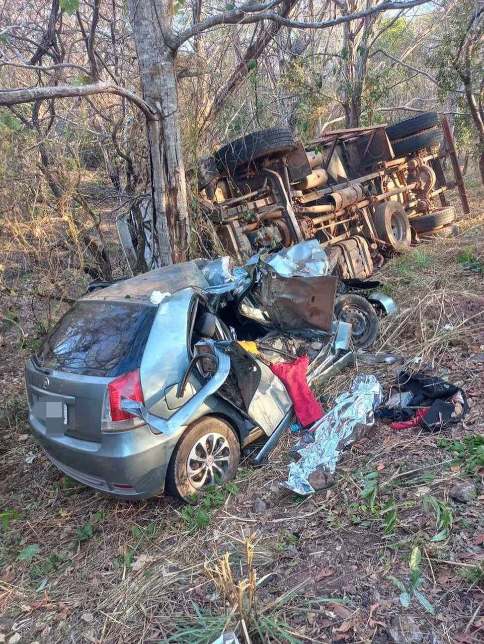 VÍDEO: Acidente envolvendo carro de passeio e caminhão deixa quatro pessoas mortas entre Axixá e São Bento do Tocantins