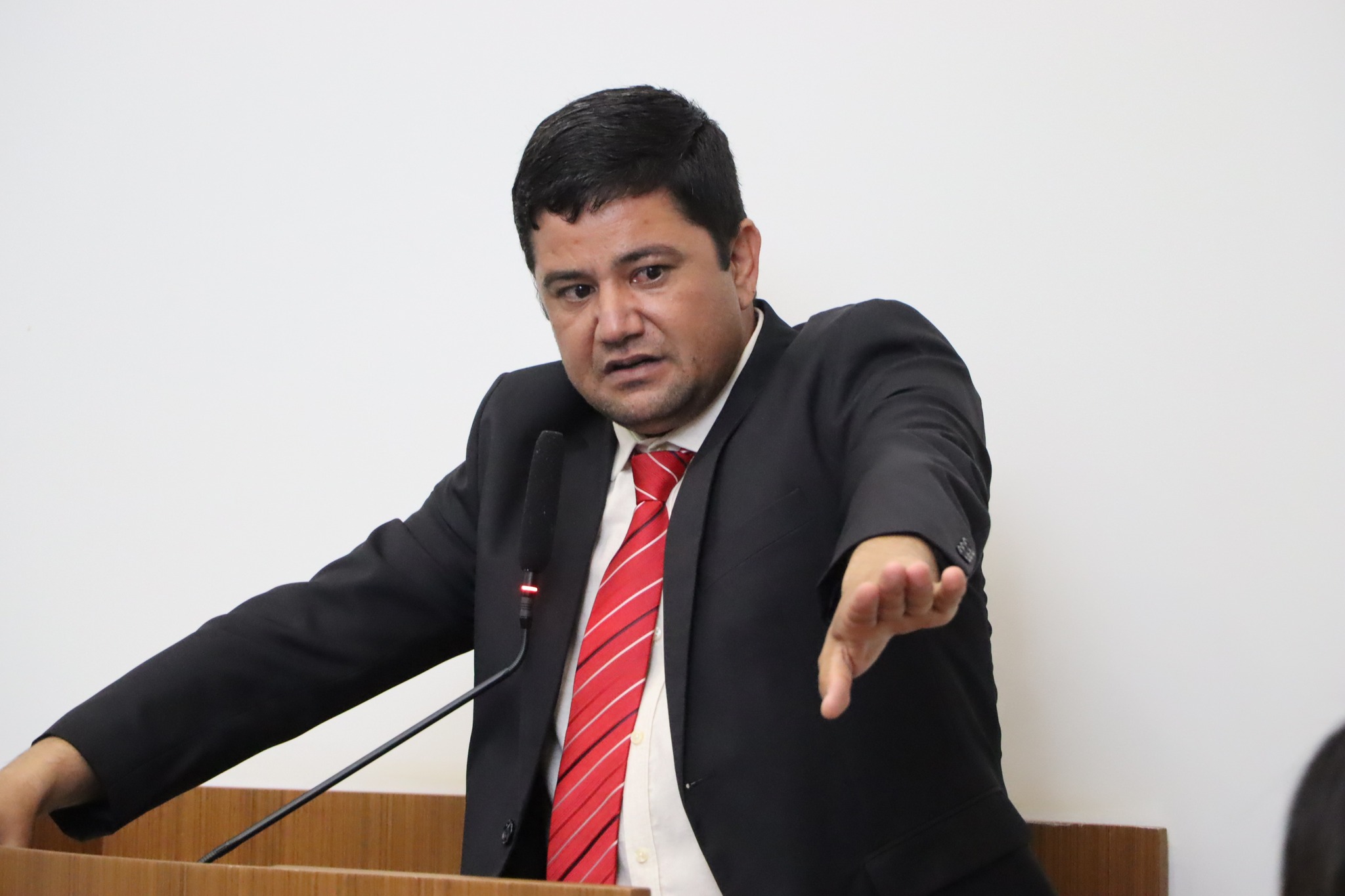 Vereador Rogério Freitas exige ação imediata contra descaso ambiental na quadra 1105 Sul