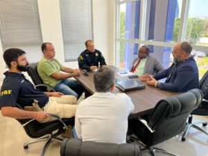 Vereador Joatan de Jesus e equipe técnica da Cepema de Palmas realizam visita na superintendência da PRF