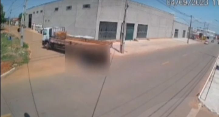 [VÍDEO] Caminhão atropela adolescente de 16 anos que estava andando de bicicleta em Porto Nacional