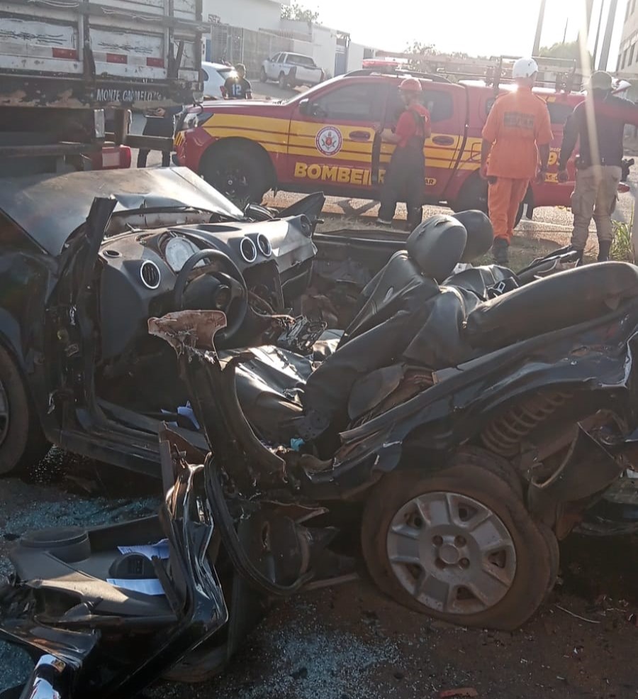 AGORA: Carro é esmagado por caminhão, uma pessoa morre e duas ficam feridas em Taquaralto, região sul de Palmas; saiba mais