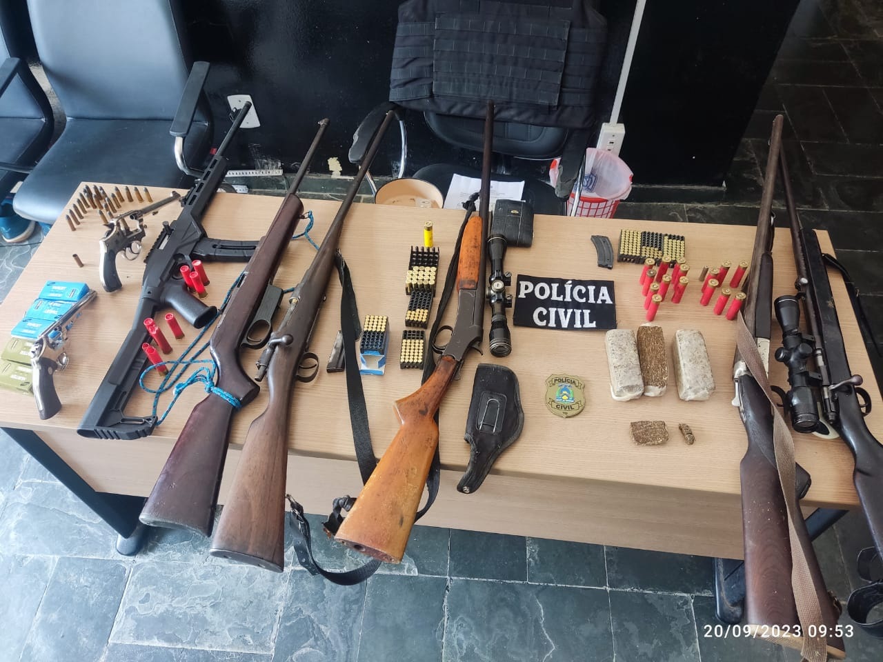 Várias armas, munições e drogas foram apreendidas pela Polícia Civil em Arraias