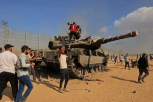 Israel e Hamas: 3º dia de conflito começa com 1,2 mil mortes confirmadas e novos ataques
