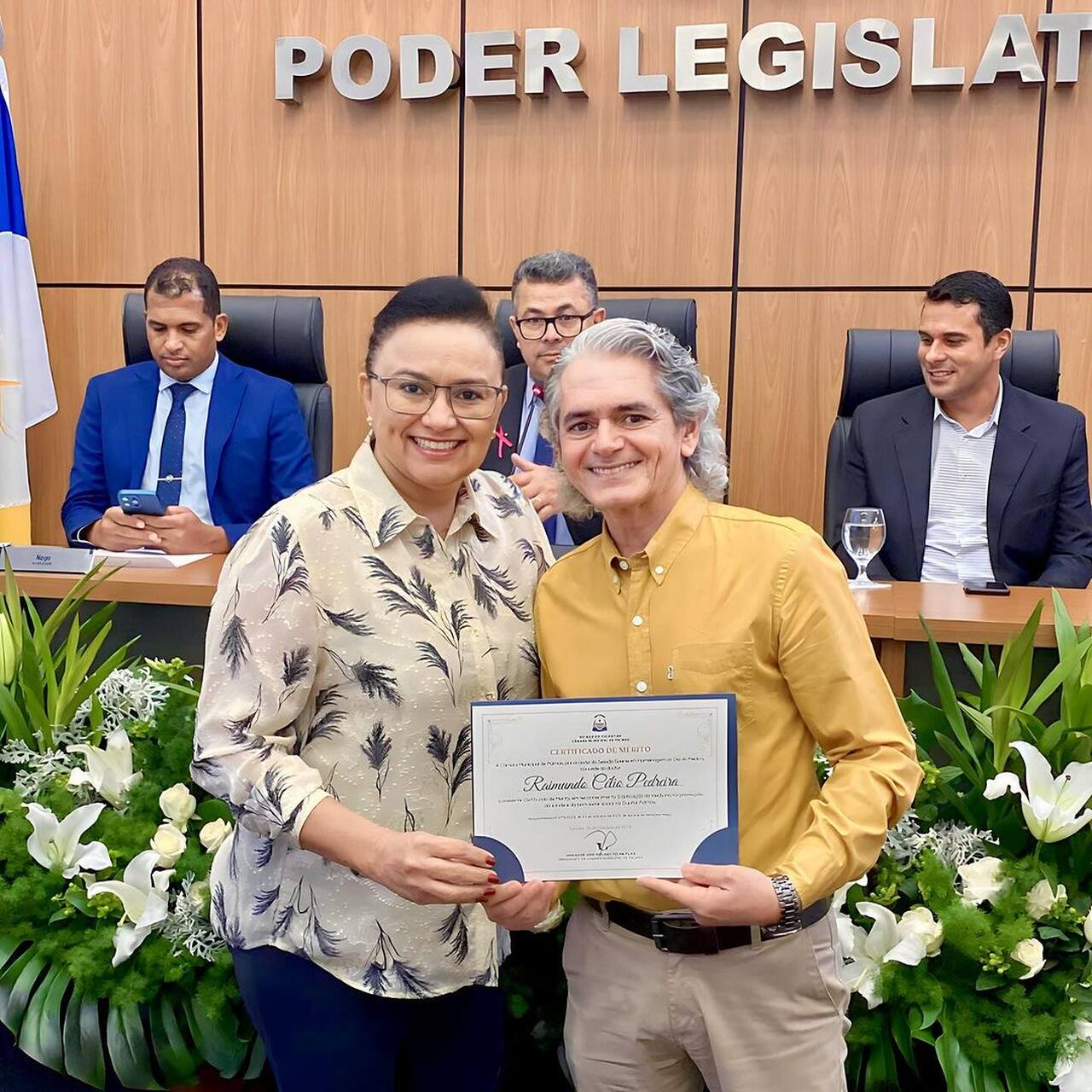 Vereadora Professora Iolanda Castro homenageia Dr. Raimundo Célio Pedreira na Câmara de Palmas pelo Dia do Médico