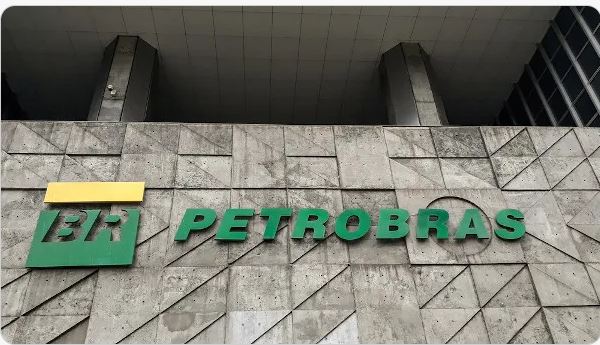 Petrobras anuncia ajustes nos preços: gasolina cai 4,09%, diesel sobe 6,57%