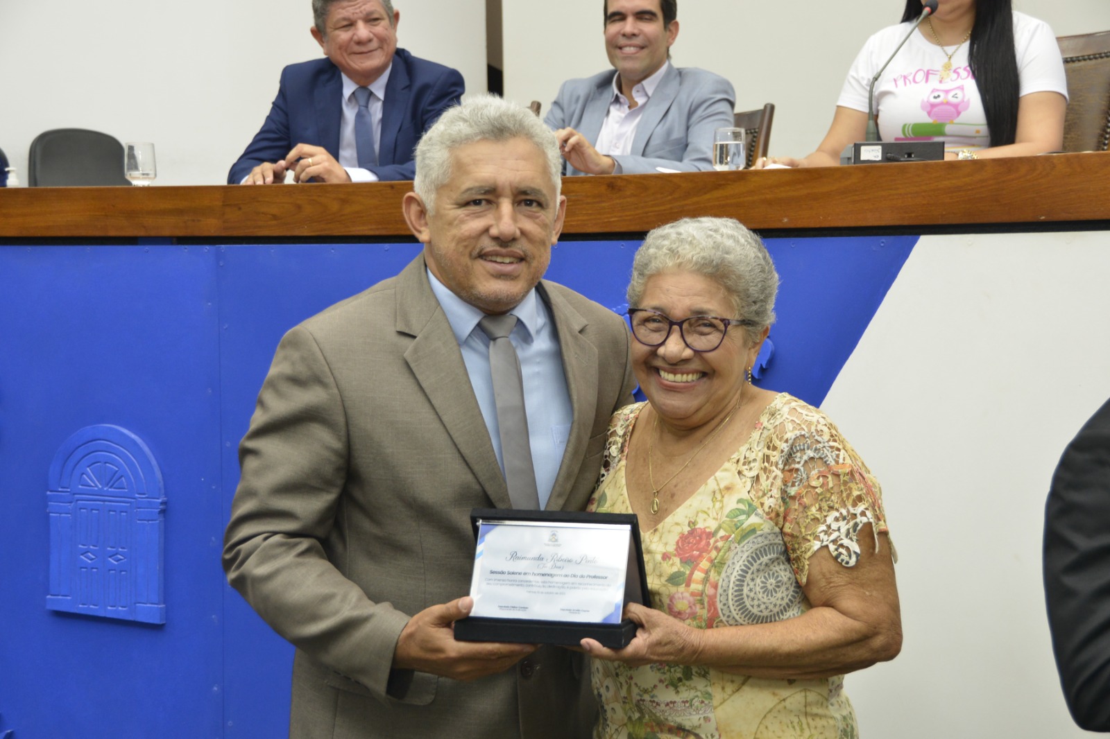 Deputado estadual Cleiton Cardoso homenageia Professora Raimunda Pinto em sessão da Assembleia