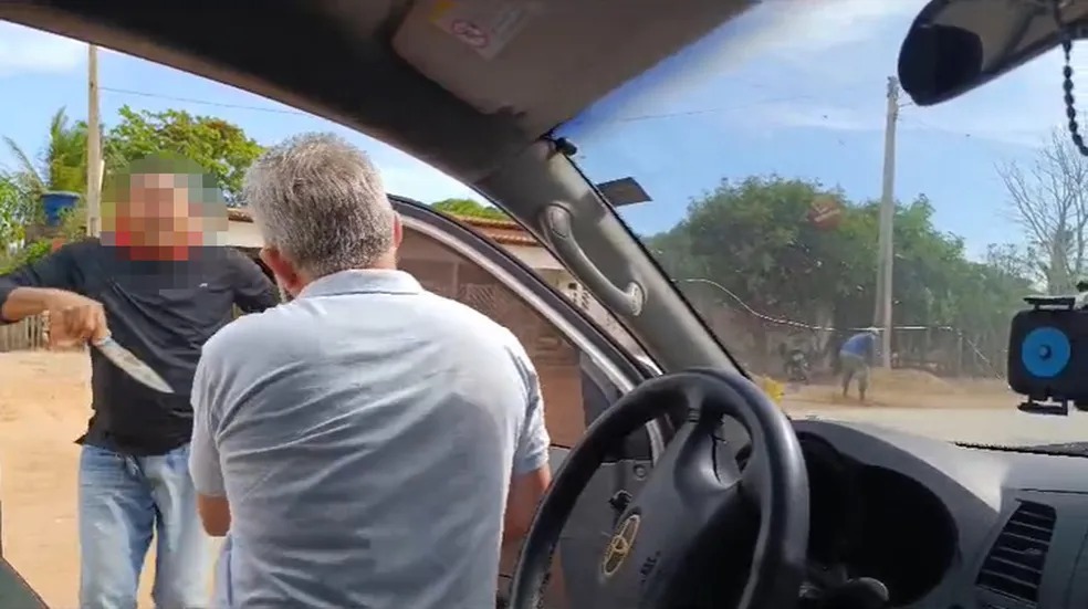 VÍDEO: Vereador armado com faca agride jornalista em Cocal