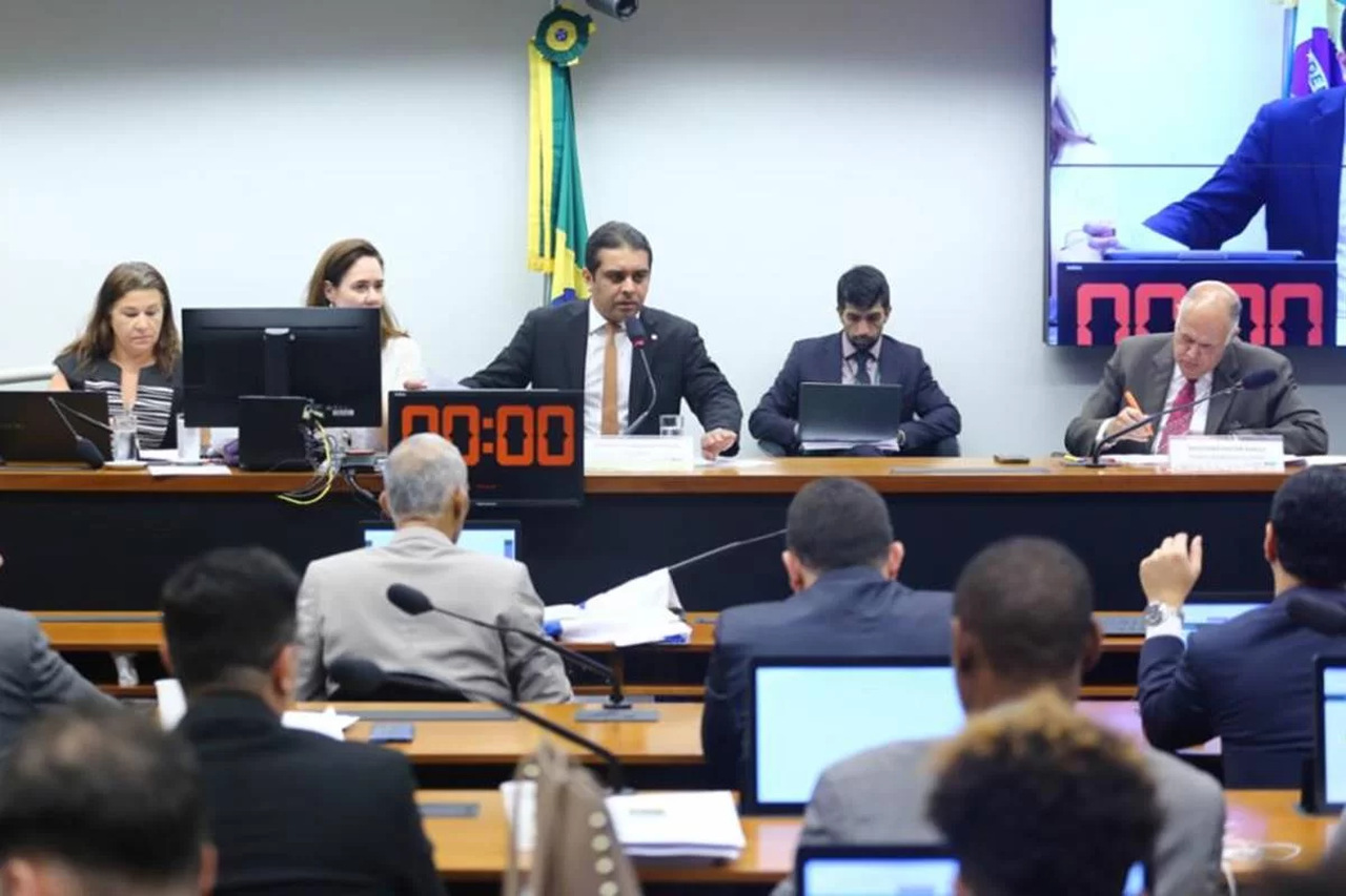 Deputados federais do Tocantins votam a favor do avanço de projeto que proíbe a união homoafetiva; confira