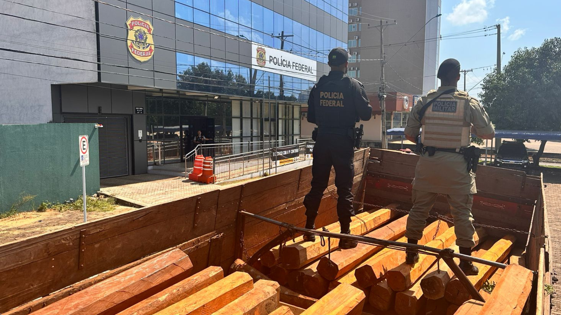 Tocantínia | Operação da PF contra crimes de desmatamento ilegal termina com três pessoas presas e um caminhão de madeira apreendido