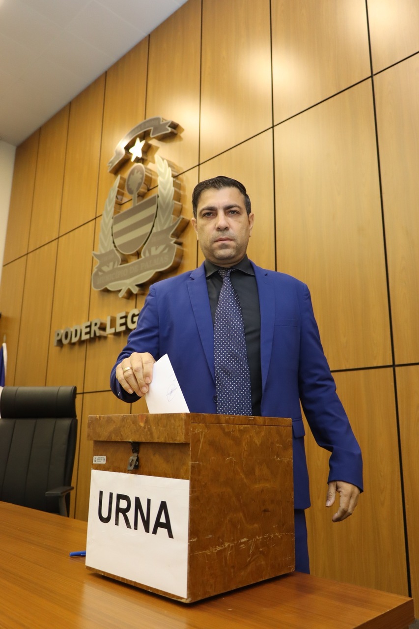 Câmara de Palmas aprova contas do exercício de 2015 do ex-prefeito Carlos Amastha; vereador Epitácio Brandão é relator