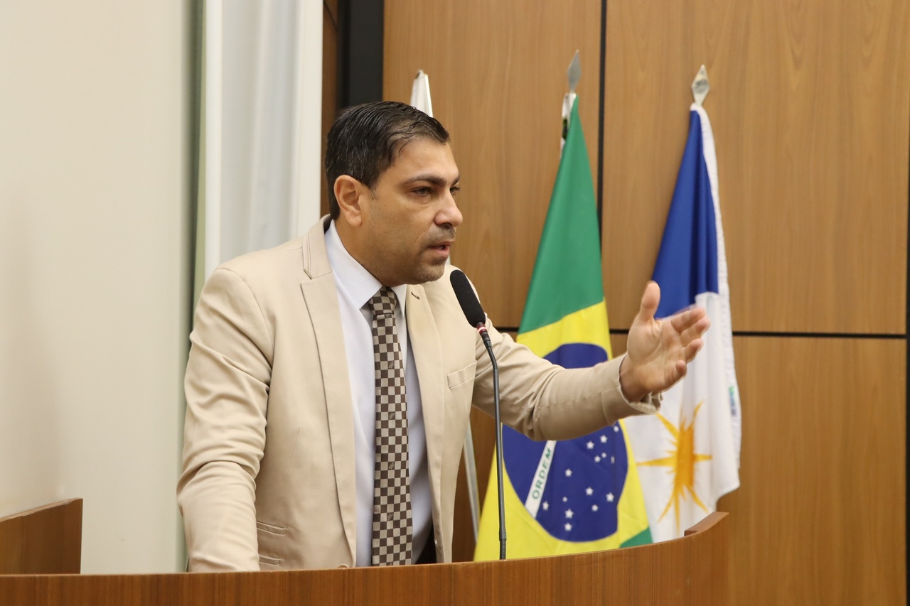 Vereador Epitácio Brandão usa tribuna para falar sobre CPI da BRK e os problemas do transporte público em Palmas