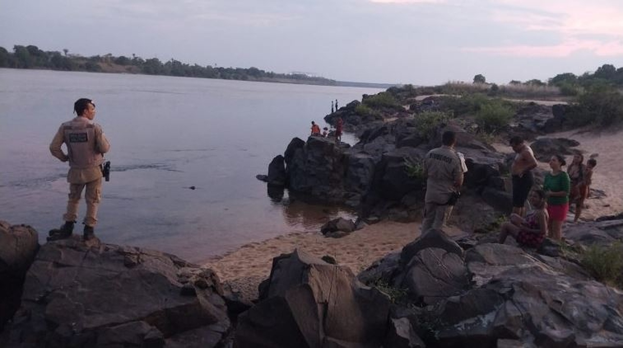 Corpo de Bombeiros busca por duas crianças que desapareceram no rio Tocantins, em Aguiarnópolis