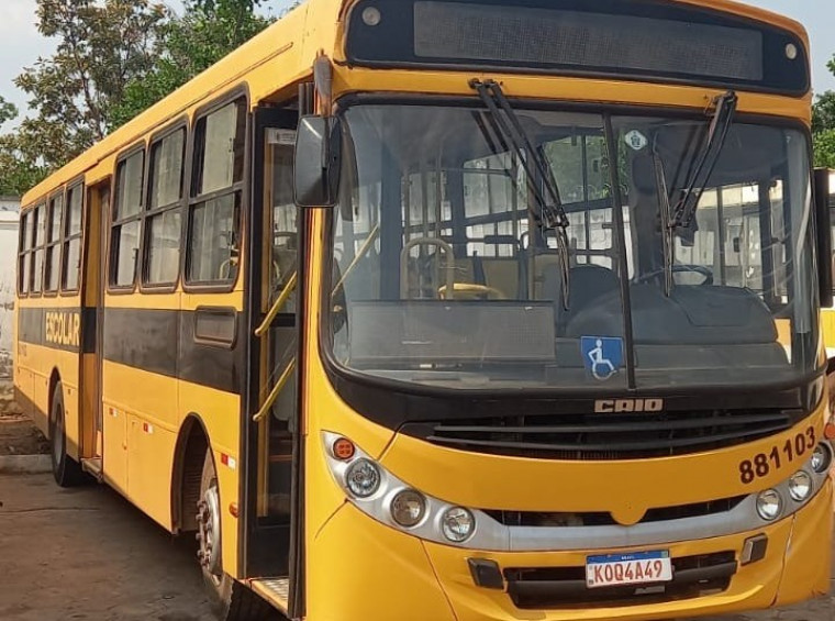 Dois ônibus escolares são furtados em Luzimangues e polícia tenta recuperar veículos