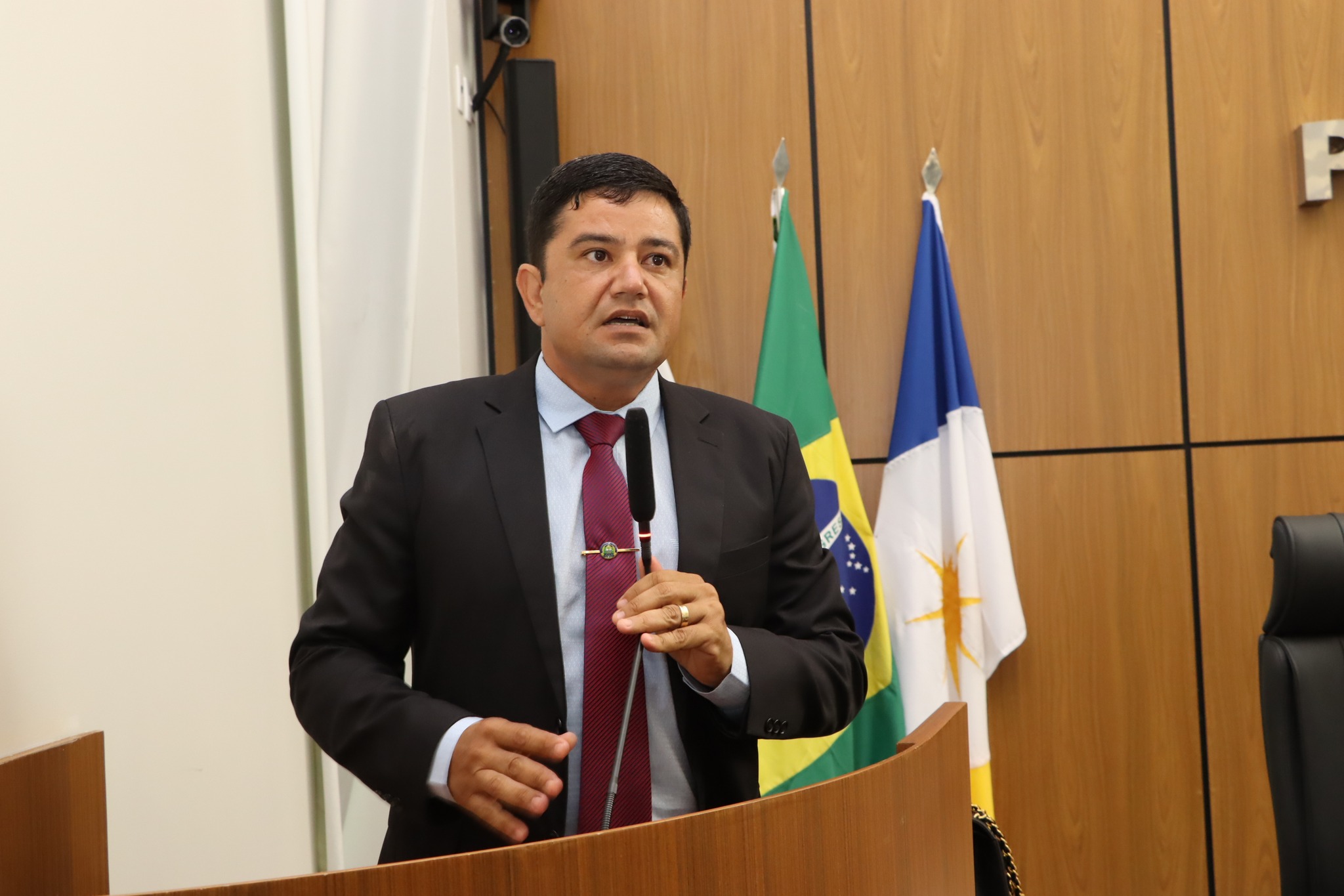Rogério Freitas solicita revitalização da sinalização de trânsito no entorno da Escola Jorge Amado