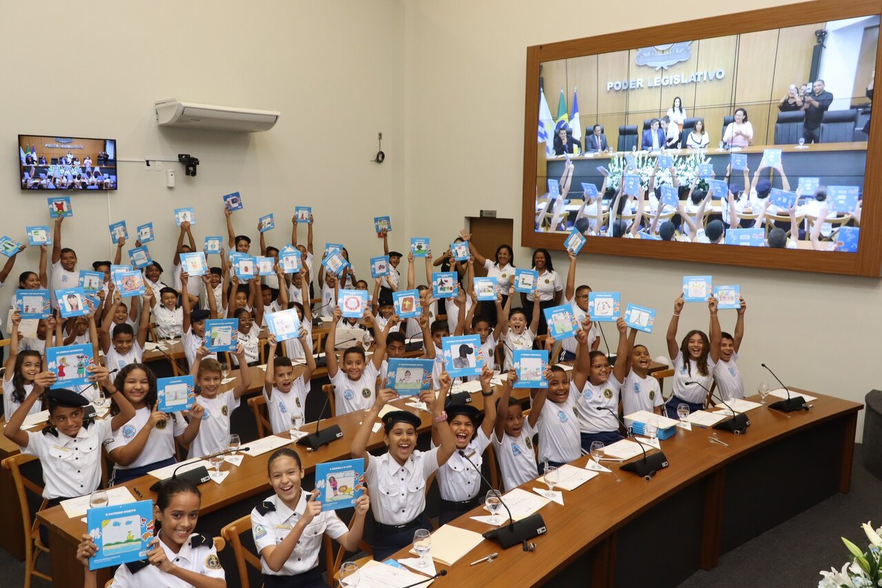 Escritores mirins são homenageados na Câmara de Palmas; veja detalhes