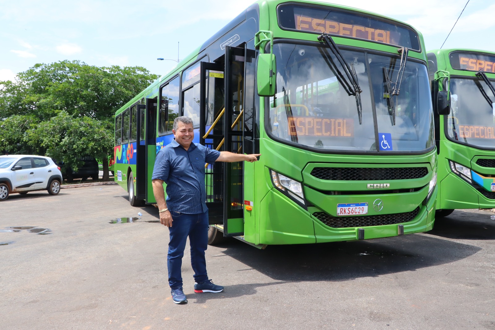 Vereador Folha participa da entrega de 30 novos ônibus do transporte coletivo de Palmas