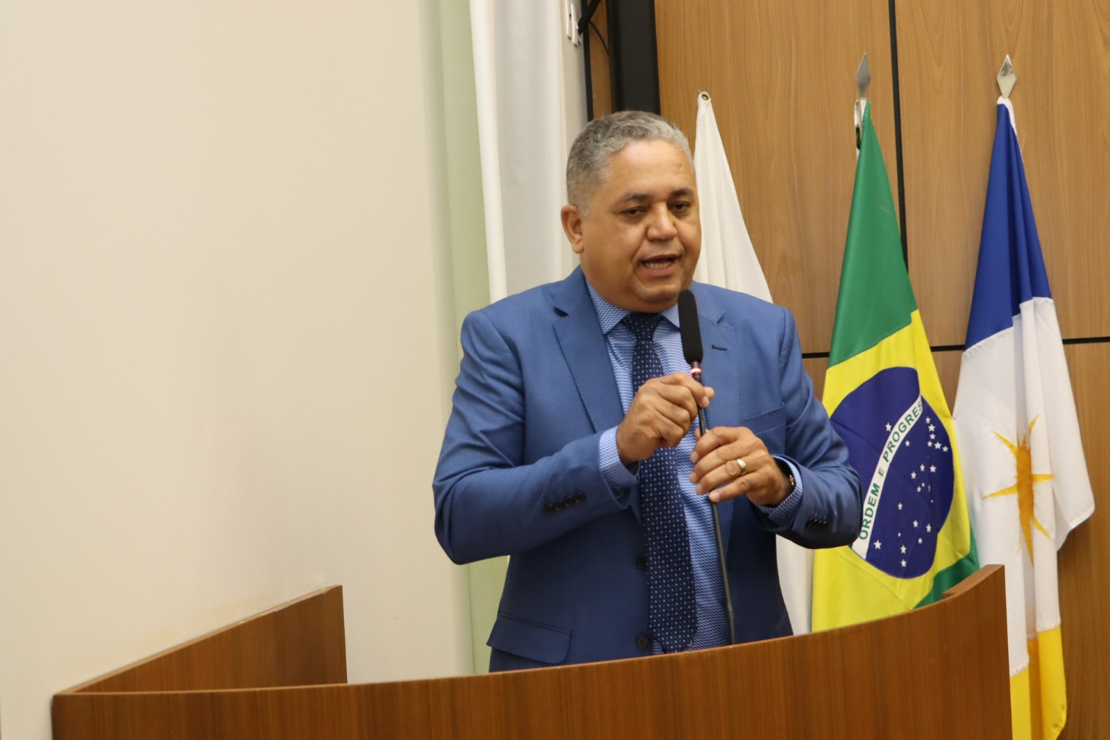 Vereador Eudes Assis solicita reforma e limpeza urgente na Unidade de Saúde da Família do setor Santa Bárbara