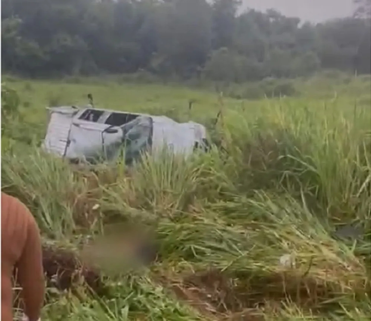 Capotamento de caminhonete deixa um morto e outro ferido no norte do Tocantins
