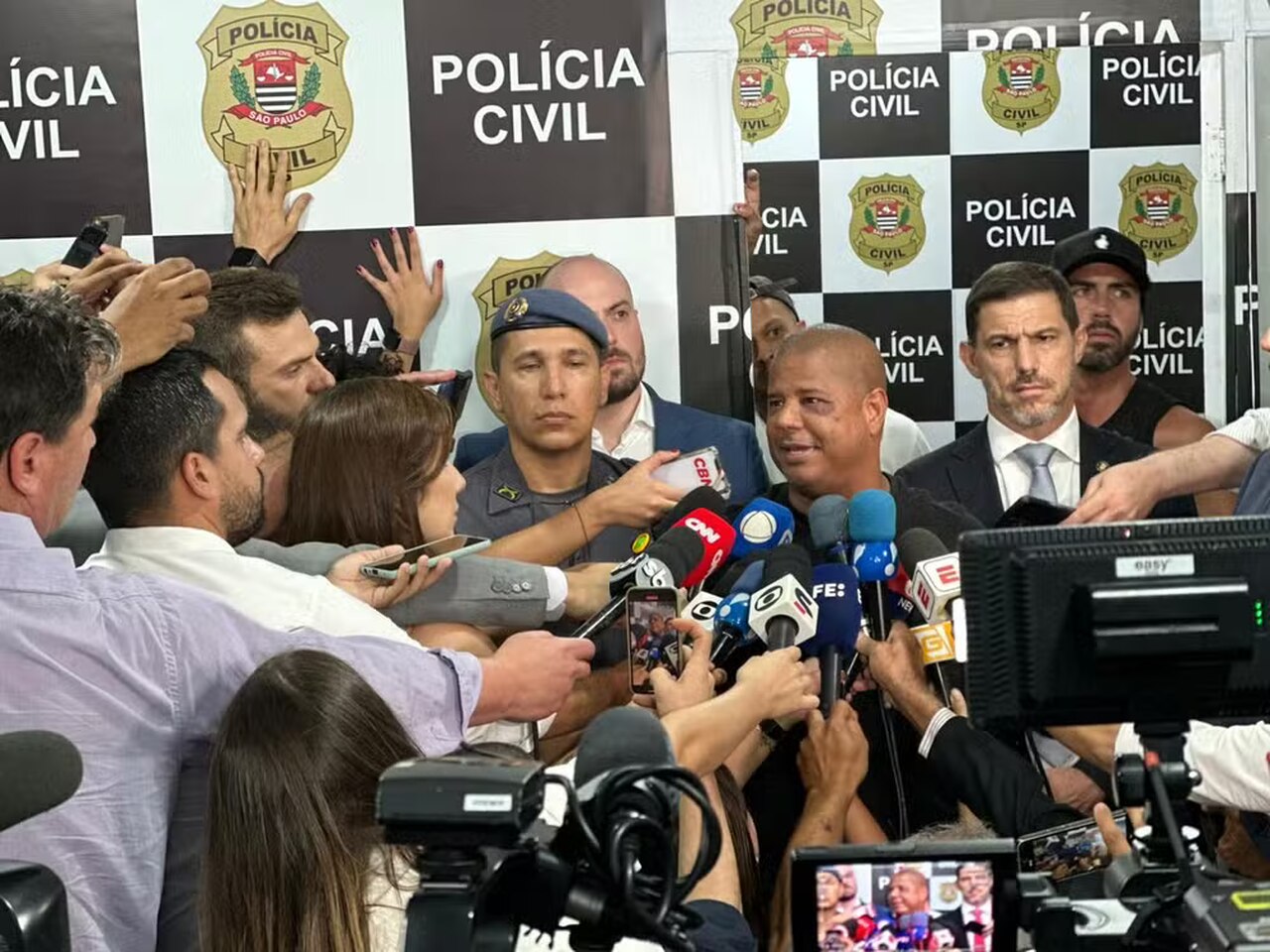 Marcelinho Carioca: com digitais encontradas em carro, polícia pede prisão de grupo por sequestro de ex-jogador e amiga