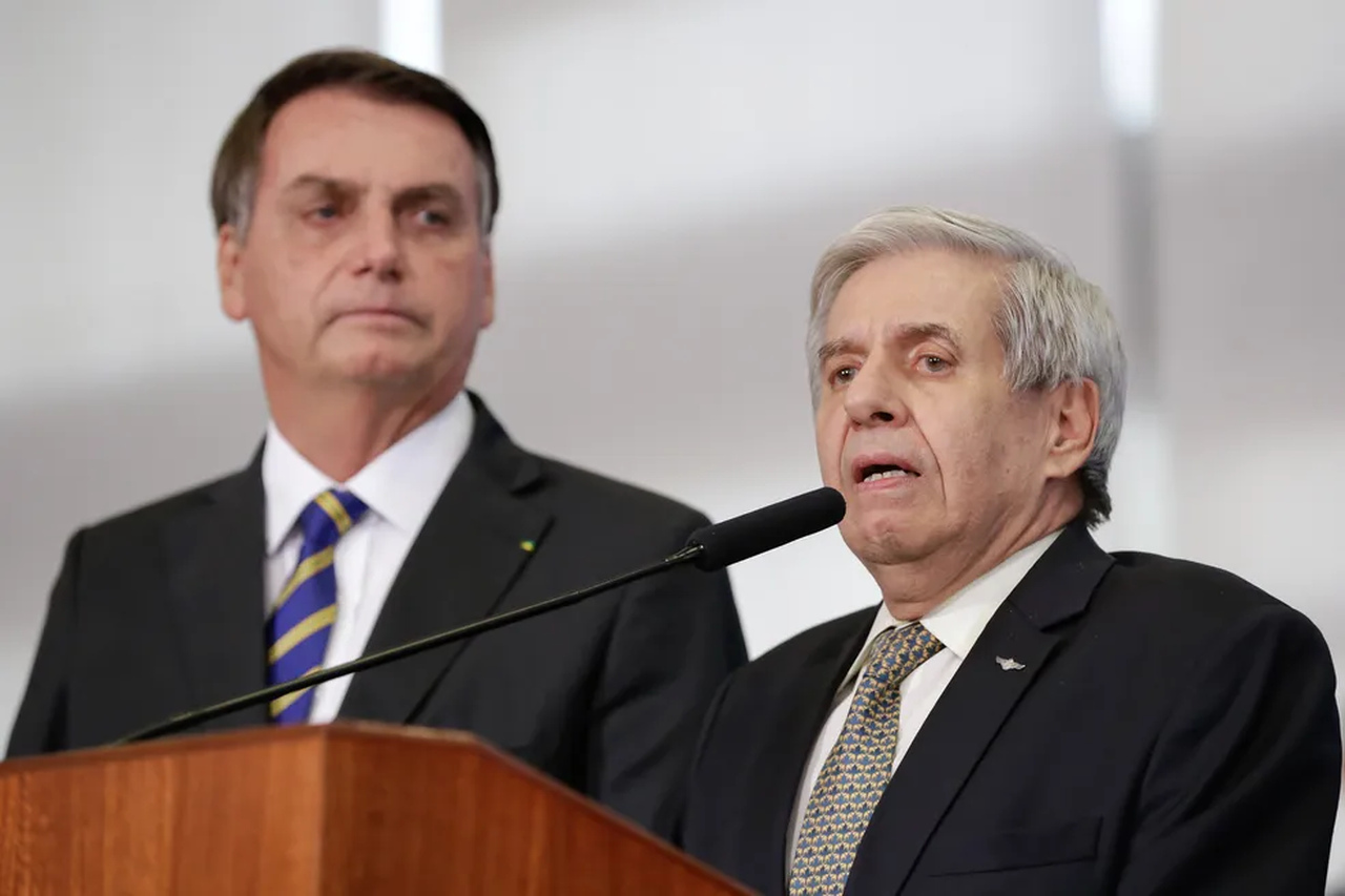 PF mira Heleno, Braga Netto e outros aliados de Bolsonaro em operação; ex-assessor é preso