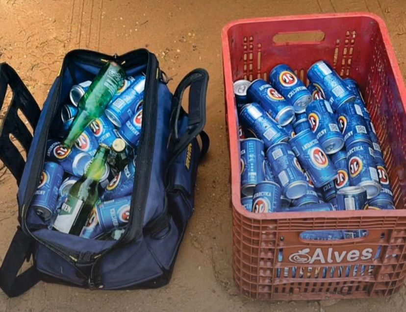 Dupla é presa suspeita de furtar dezenas de latas de cerveja de estabelecimentos na Praia das Arnos, em Palmas