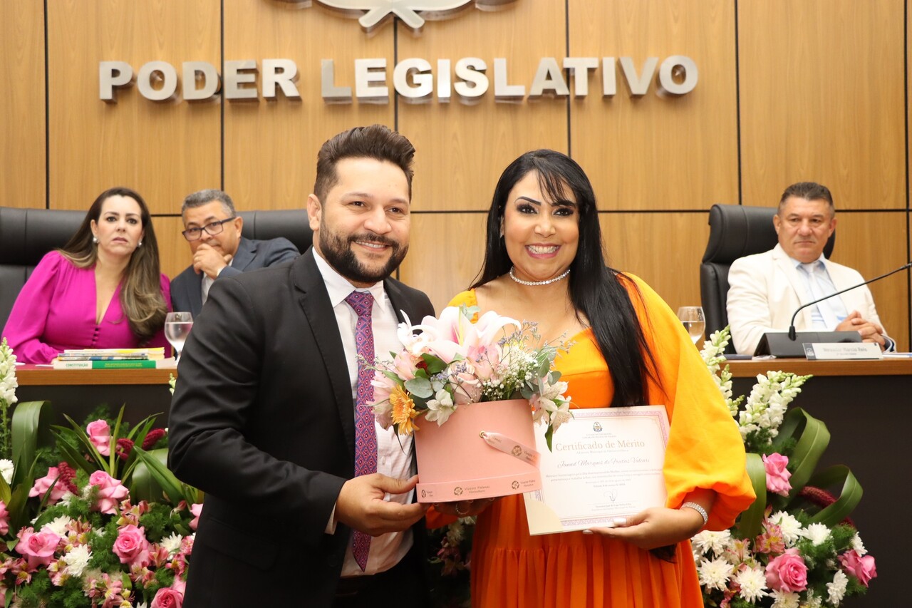 Dia da Mulher: Vereador Rubens Uchôa homenageia deputada Janad Valcari durante sessão solene na Câmara de Palmas