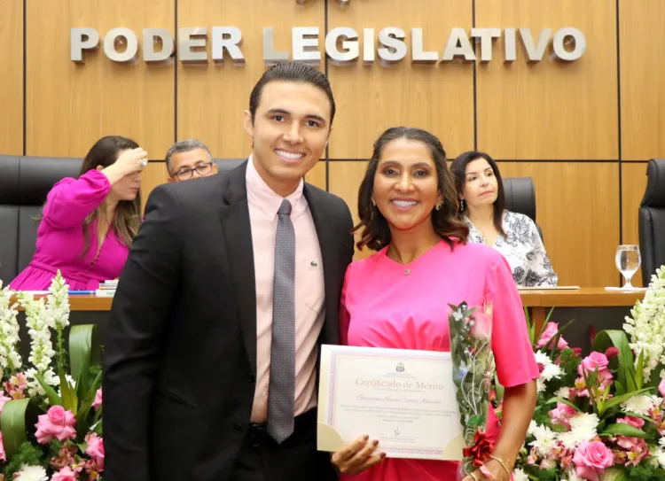 Pedro Cardoso homenageia pioneira do ramo de cerimonial na capital no Dia das Mulheres