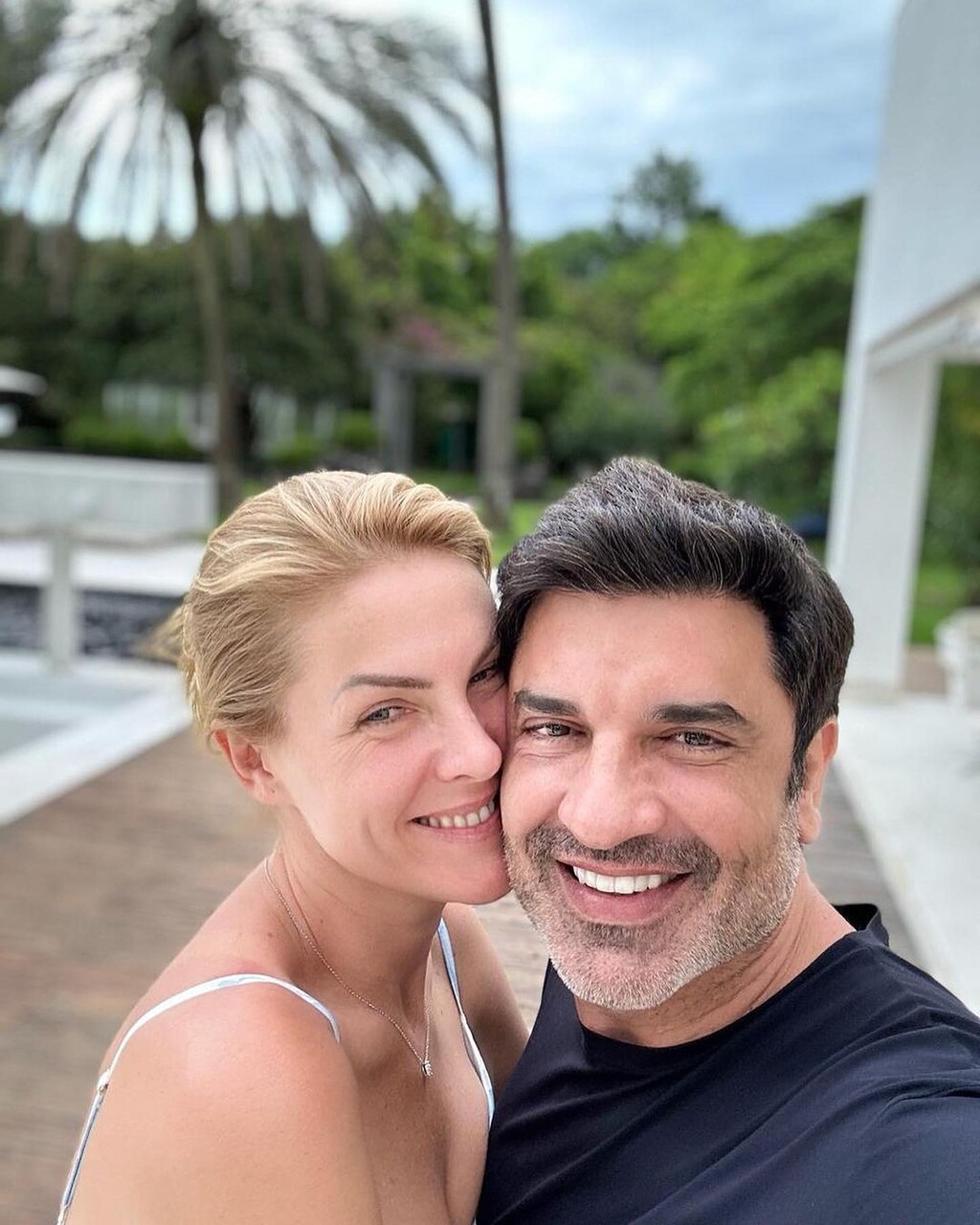 AGORA: Ana Hickmann anuncia namoro com Edu Guedes: “Alguém pra dar a mão e ser feliz”